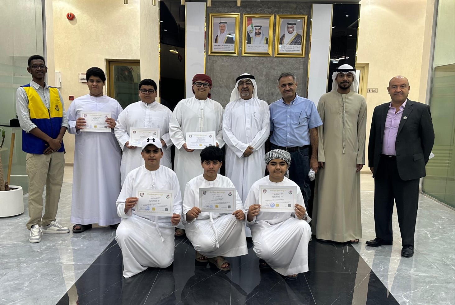 نظم نادي الفجيرة العلمي ورشة تخصصية حول تصميم وطباعة ثلاثية الأبعاد ضمن برامج النادي التدريبية والتي استمرت لمدة 3 أيام بمشاركة متميزة من المهتمين في هذا مجال من أعضاء ومنتسبي النادي. 