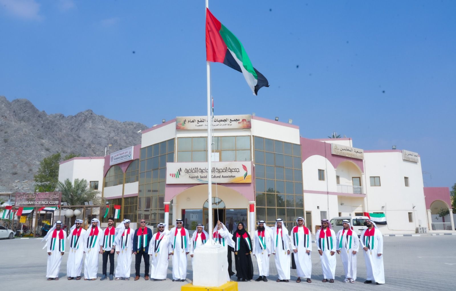 "نادي الفجيرة العلمي"و" الفجيرة الاجتماعية" يحتفلان بيوم العلم 2025